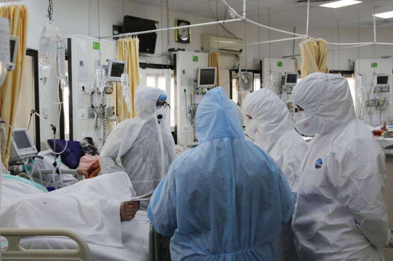 İran'da son 24 saatte 3 bin 825 yeni vaka tespit edildi